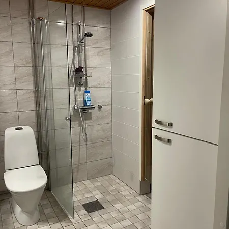 Near Finno Metro With Personal Toilet, Shared Bath And Kitchen