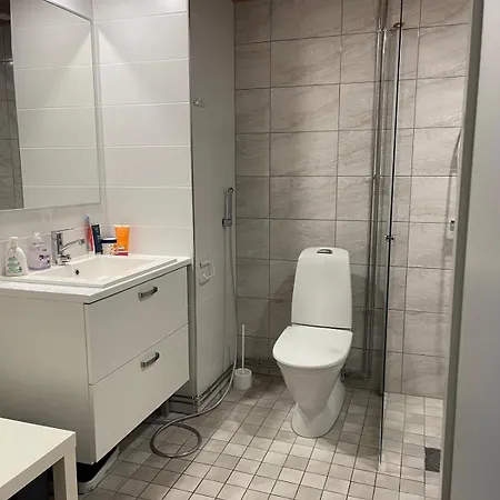 Near Finno Metro With Personal Toilet, Shared Bath And Kitchen ホームステイ エスポー