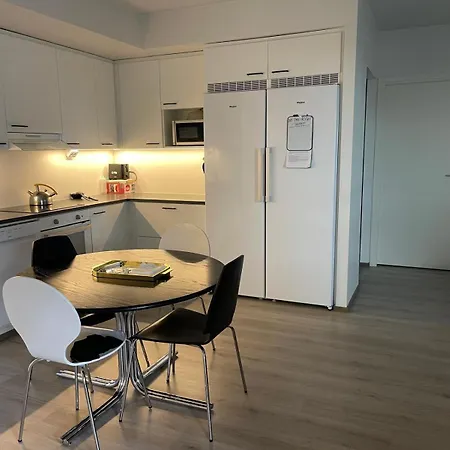 Near Finno Metro With Personal Toilet, Shared Bath And Kitchen エスポー